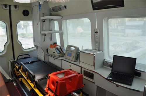 崇州市救护车内部